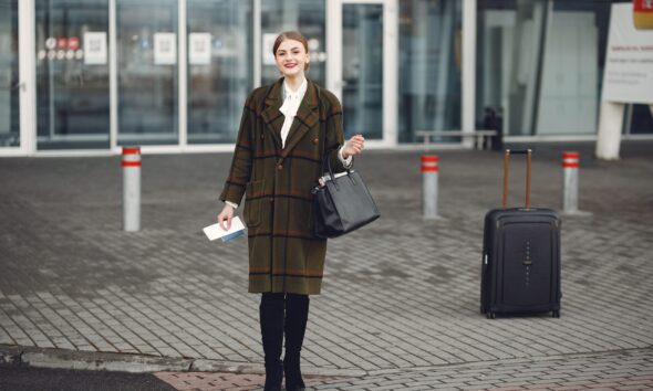 Dua Lipa lansira novi modni trend na aerodromima širom sveta – Dua Lipa moda