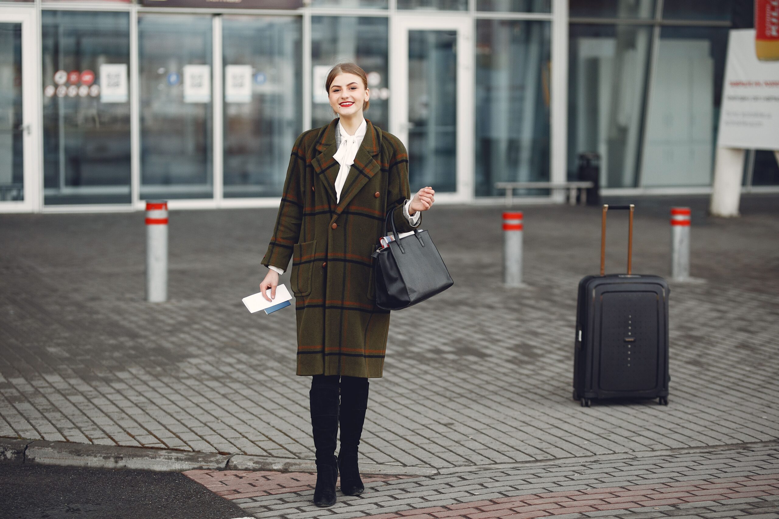 Dua Lipa lansira novi modni trend na aerodromima širom sveta – Dua Lipa moda