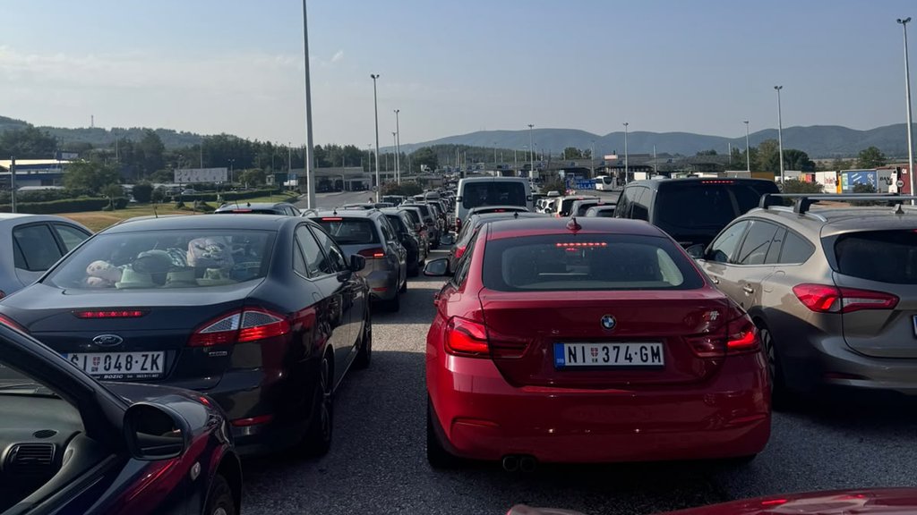 Gest solidarnosti na granici sa Grčkom: Kako su putnici zajedno savladali kvar na automobilu