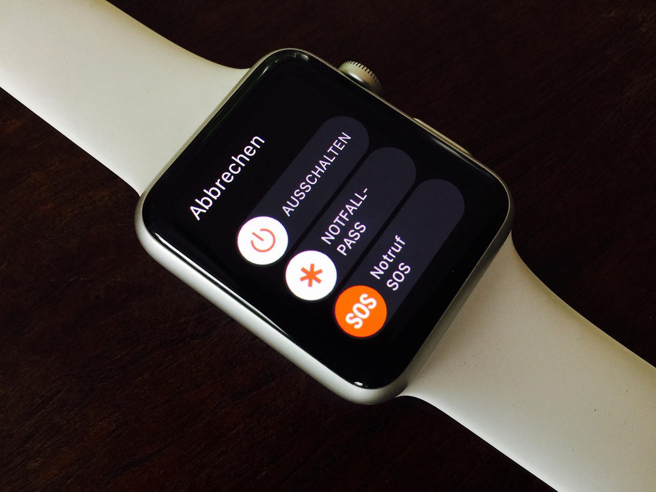 Kako podesiti hitne kontakte i medicinski ID na iPhone uređaju – hitni kontakti na iPhone-u