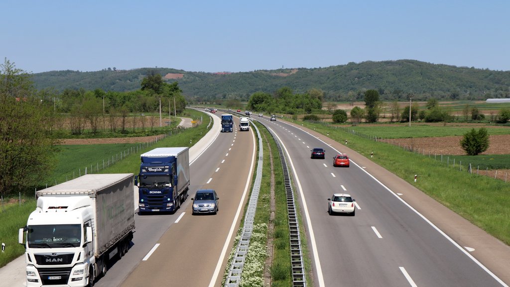 Sudar na auto-putu Beograd-Niš: Saobraćaj usporen kod Malog Požarevca i Vrčina – saobraćajna nezgoda na auto-putu Beograd-Niš