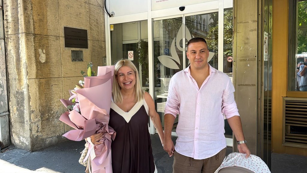 EMOTIVNA ISPOVEST DEE ĐURĐEVIĆ O MAJČINSTVU: Voditeljka iskreno o odnosu sa majkom nakon rođenja ćerke (FOTO) – poruka Dea Đurđević