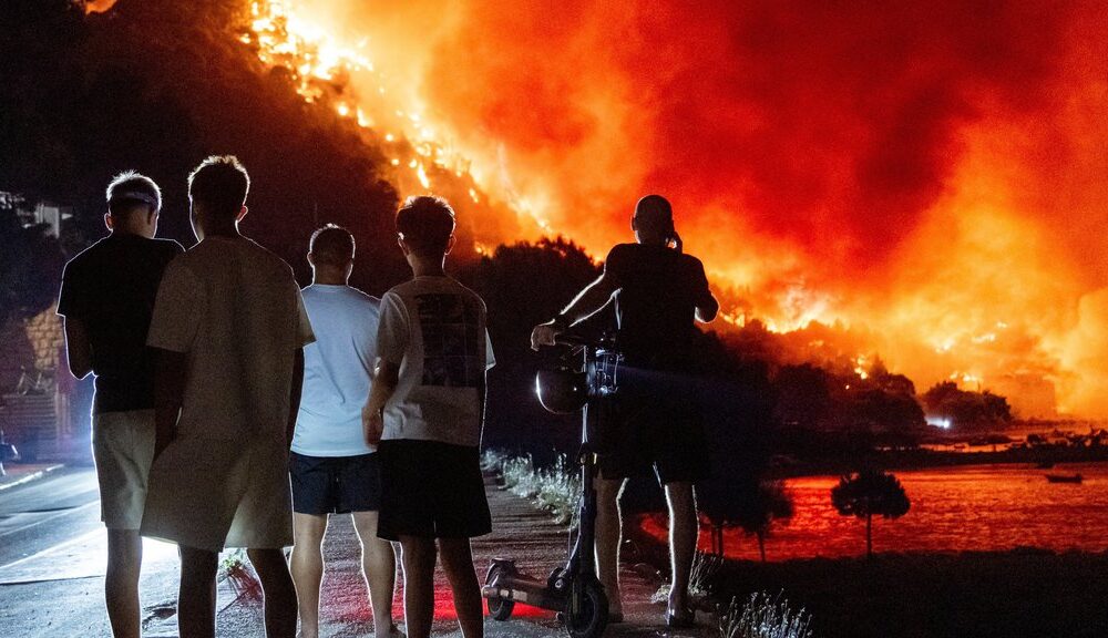 Šumski požari u Evropi: Osam žrtava u Grčkoj, poginuo vojnik u Španiji