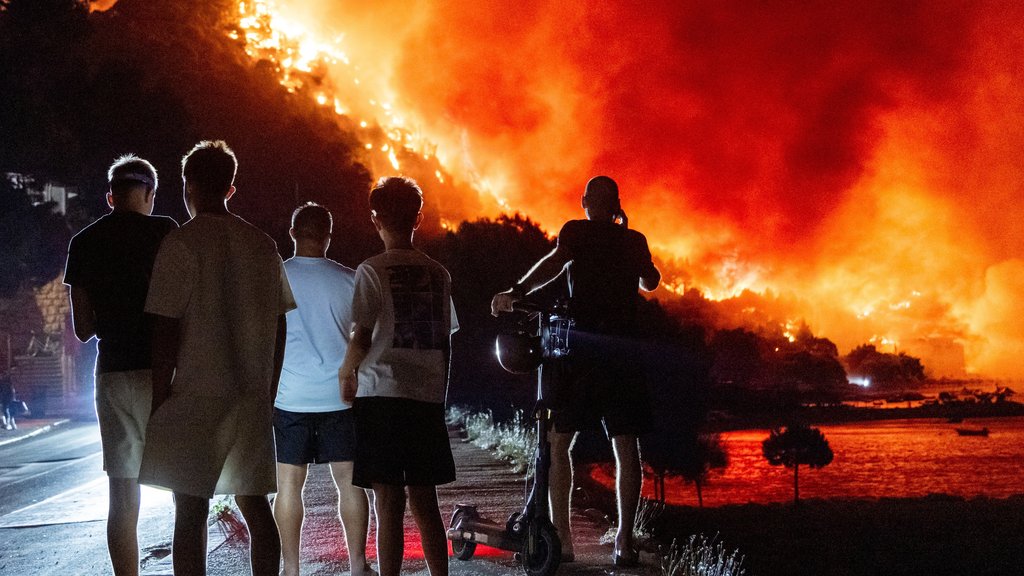 Šumski požari u Evropi: Osam žrtava u Grčkoj, poginuo vojnik u Španiji