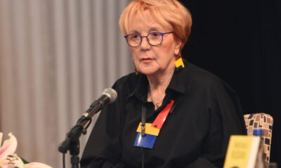 Vedrana Rudan came to Belgrade to celebrate the Eighth of March with readers at the promotion of the book "Blacks in Florence", which was held in the Great Hall of the SKC. Vedrana Rudan je u Beograd sa citaocima proslavila Osmi mart na promociji knjige "Crnci u Firenci", koja je odrzana u Velikoj sala SKC-a.
