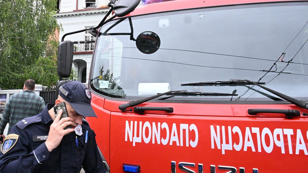 Drama na Žarkovu: Majka i sin spašeni iz plamena, još troje evakuisano – požar u stanu na Žarkovu