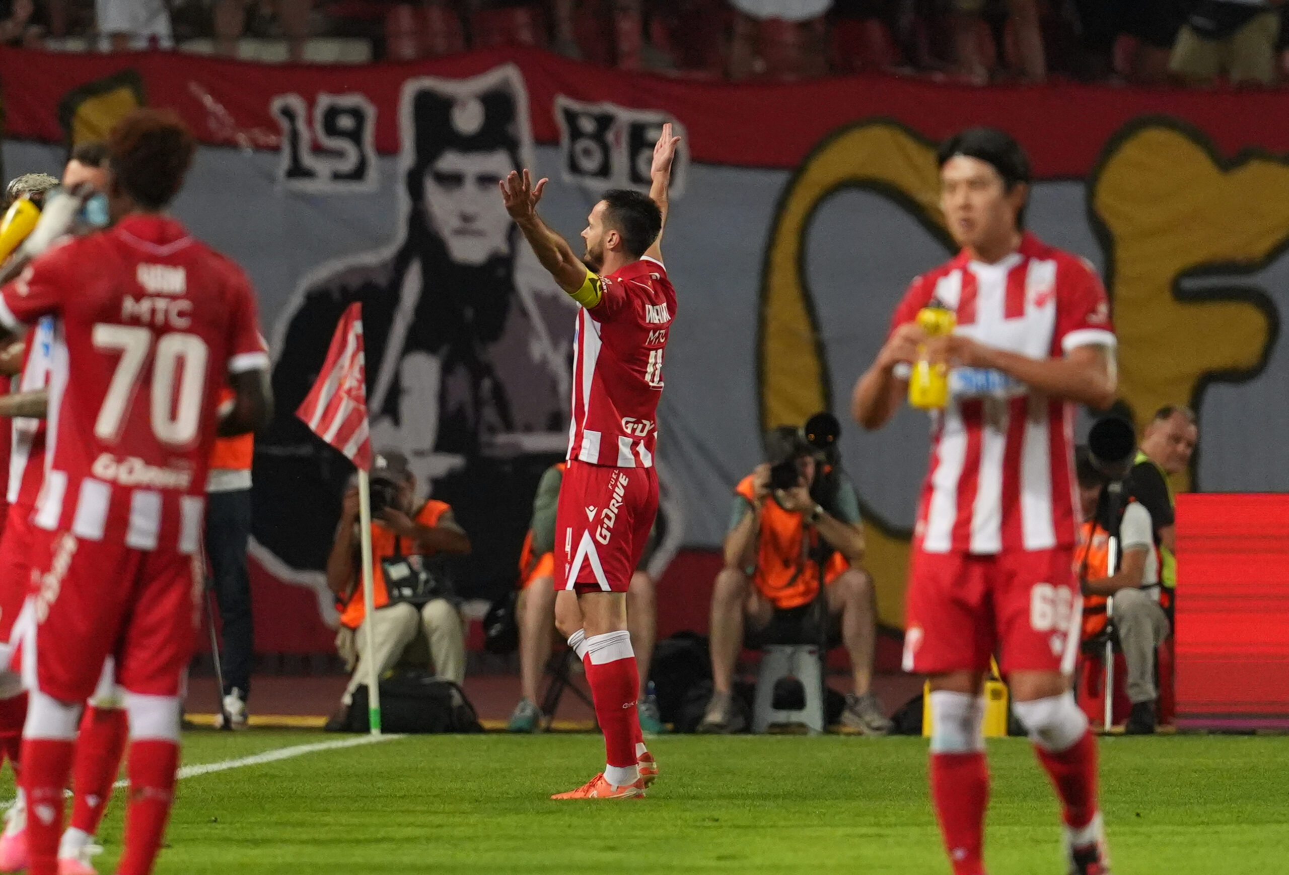 Crvena zvezda povela protiv Viktorije Plzenj: Elšnik asistirao, Ivanić siguran za 2:0