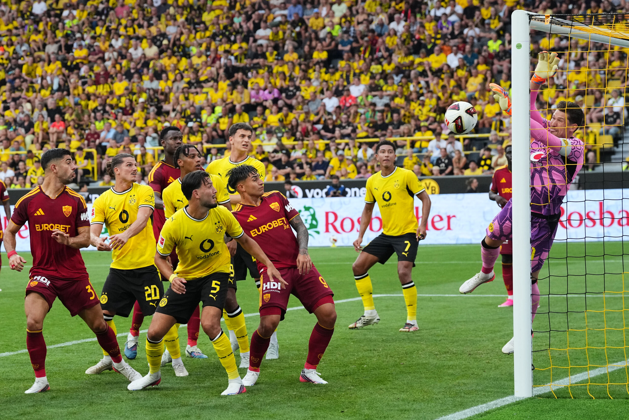 Borussia Dortmund menja kurs: Novi talasi mladih talenata na 'trampolinu' – Borussia Dortmund transferi mladi igrači