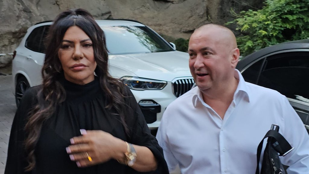 EMOTIVNA PORUKA I SLAVLJE U DOMU ĐANIJA I SLAĐE: Pevač javno čestitao supruzi rođendan, uz posebnu pesmu (FOTO) – rođendan Slađane
