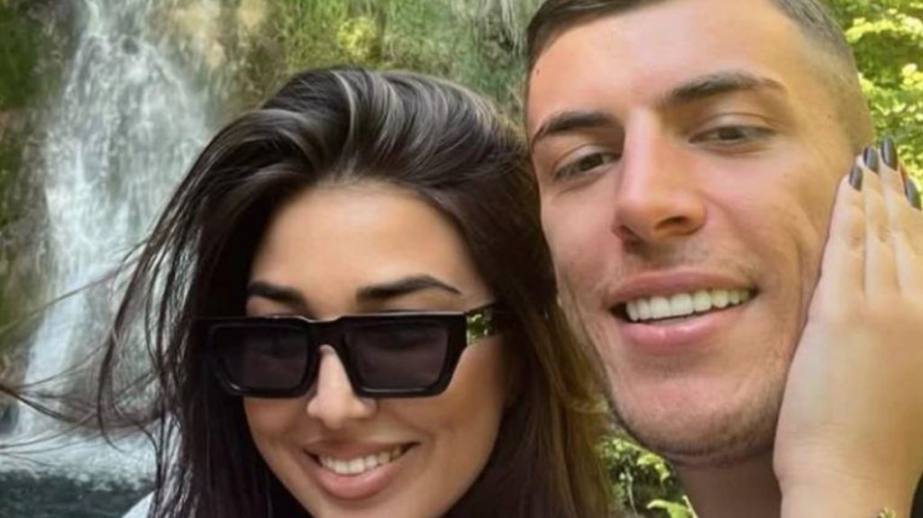 IZNENADNI ZAOKRET U ŽIVOTU JOVANE ĐORĐIĆ: Sve zajedničke fotografije sa suprugom Nikolom Dišićem nestale sa Instagrama (FOTO) – Jovana Đorđić Instagram