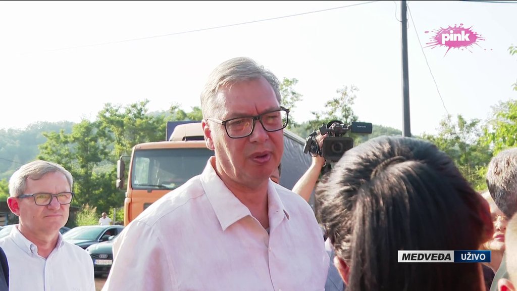 Predsednik Vučić obišao Medveđu i razgovarao sa okupljenim građanima – poseta Medveđi