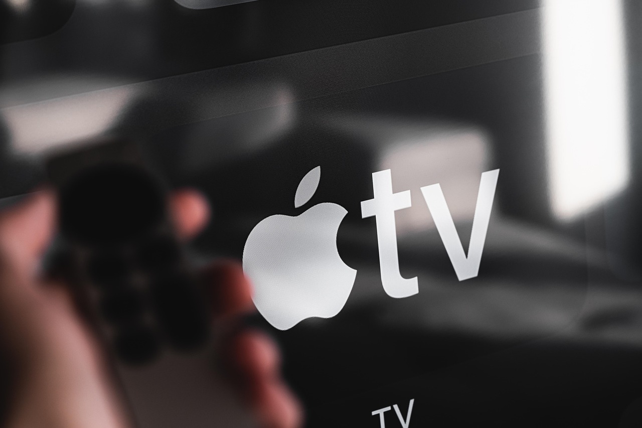 AirPlay sa iPhone ili MacBook uređaja na TV: Vodič za bežično povezivanje