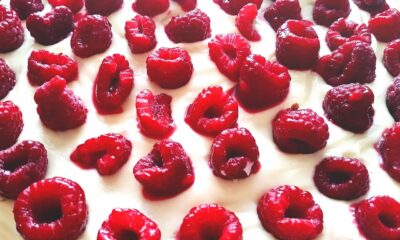 Bela torta sa malinama: Lagana poslastica za letnje osveženje