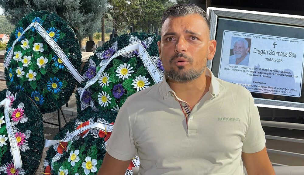 EMOTIVNI TRENUTAK NA GROBLJU U SREMČICI: Bora Santana ispratio oca na večni počinak, porodica i prijatelji ostavili potresne poruke (FOTO)