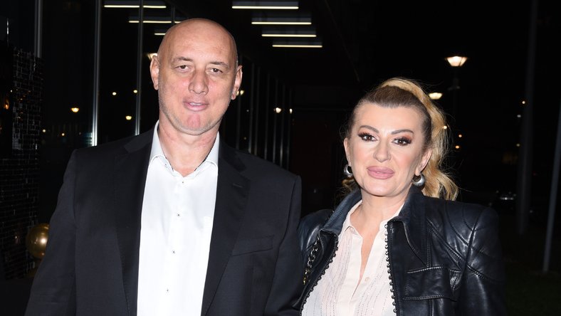 KAKO JE JEDAN POZIV ZBUNIO VIKI MILJKOVIĆ: Voditeljka Dušica Jakovljević slučajno pozvala Tašketa u zoru, reakcija pevačice iznenadila sve (FOTO) – poziv voditeljke Tašketu