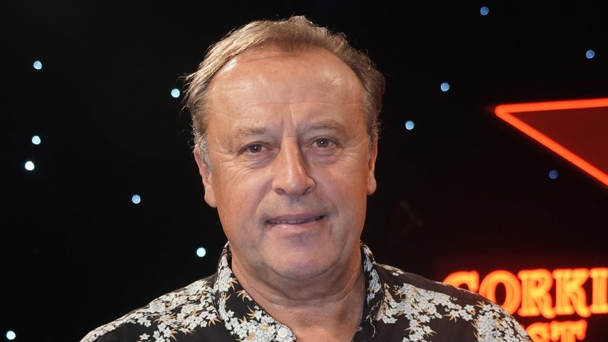 KAKO SE BOBAN ZDRAVKOVIĆ NAŠAO U NEOBIČNOJ SITUACIJI: Pevača su pomešali sa konobarom, pa otkrio šta se zapravo dogodilo (FOTO) – Boban Zdravković konobar