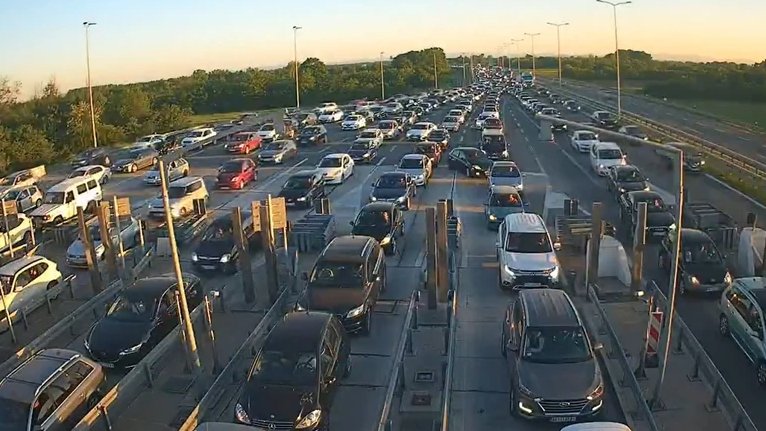 Zadržavanje na graničnim prelazima: Gde su trenutno najduže kolone i koliko se čeka