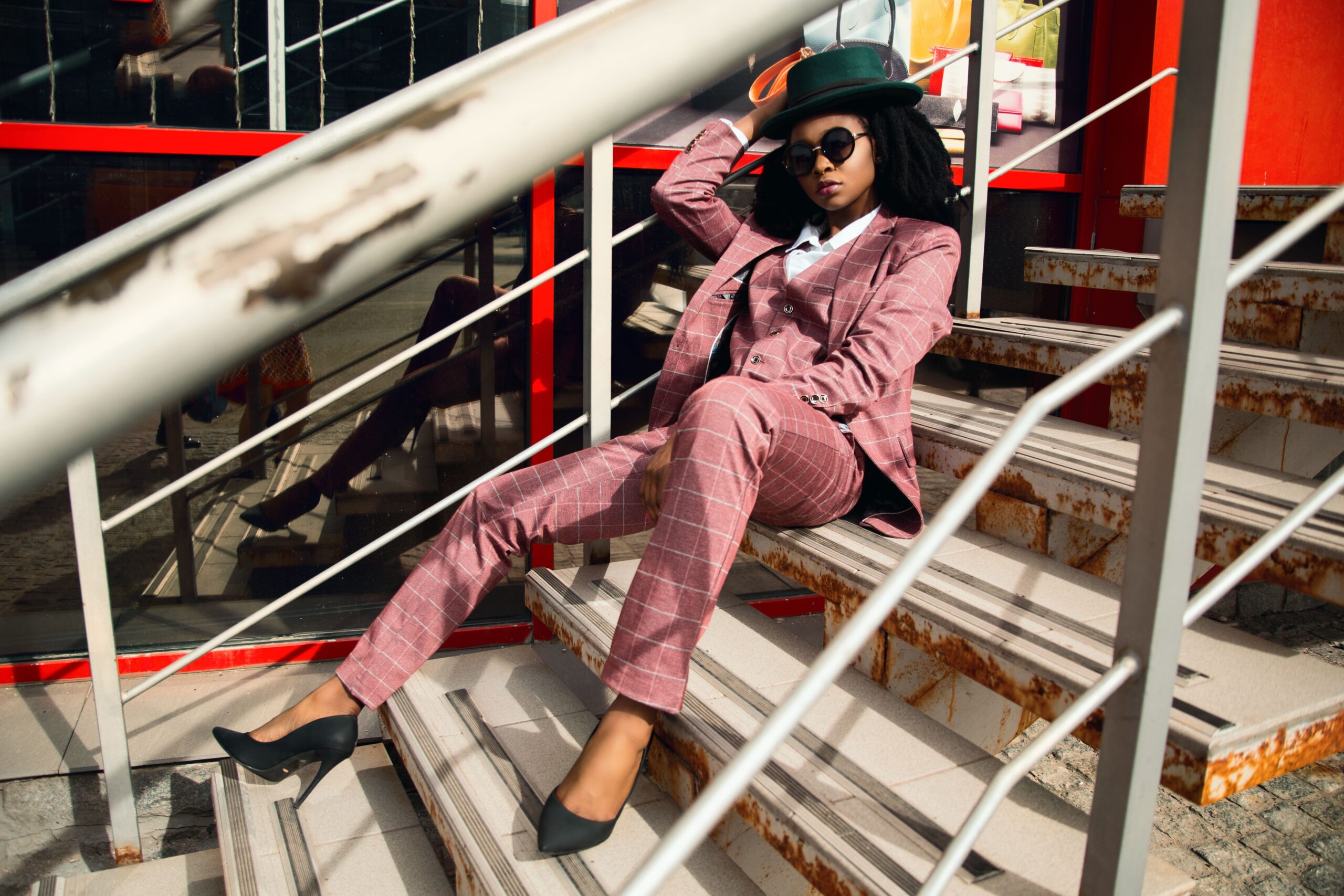 Hejli Biber i Rihanna inspirišu sofisticirano-cool stil savremenih žena