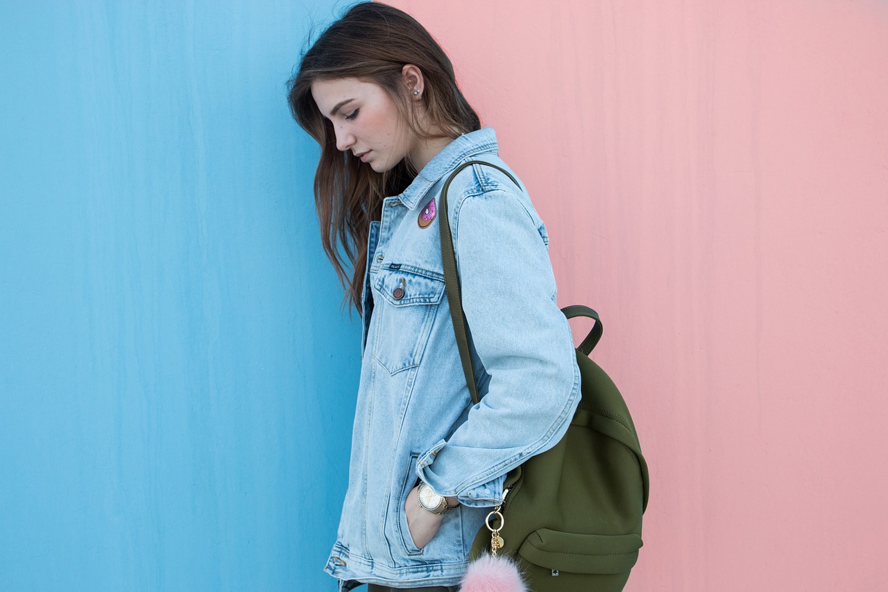 Kako da nosite ružičastu i tirkiznu za moderan letnji izgled – ružičasta tirkizna moda