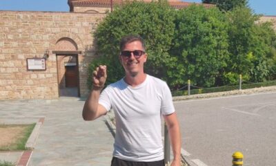 PORODIČNI TRENUTAK KOJI SE PAMTI: Milan Dinčić sa suprugom i decom strpljivo čekao ispred manastira kod Soluna (FOTO) – Milan Dinčić sa porodicom