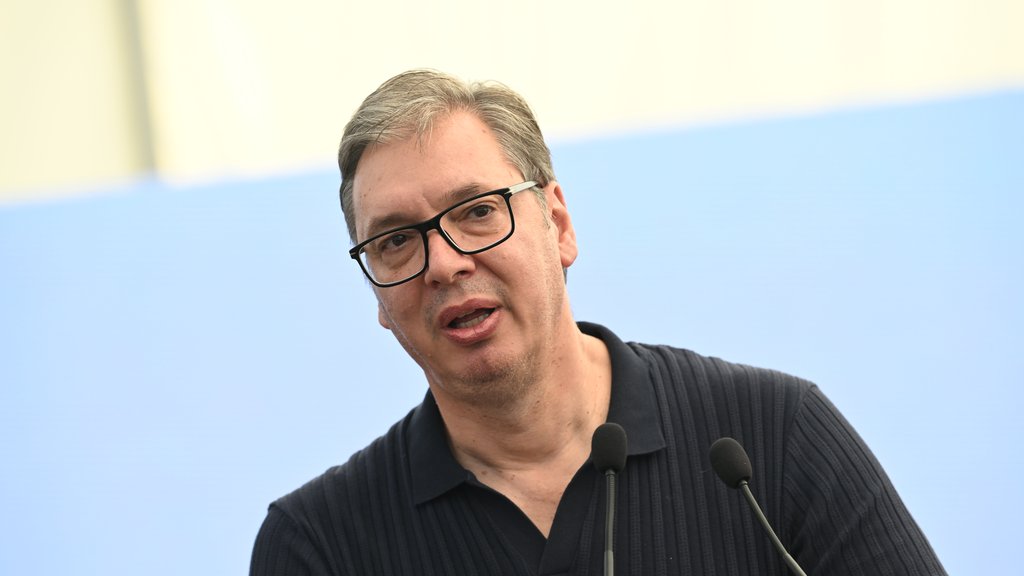 Predsednik Srbije obilazi Raški okrug i najavljuje ulaganja u zdravstvo i obrazovanje – poseta Raškom okrugu