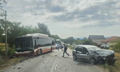 Težak sudar autobusa i automobila kod Čačka: Žena teško povređena