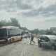 Težak sudar autobusa i automobila kod Čačka: Žena teško povređena