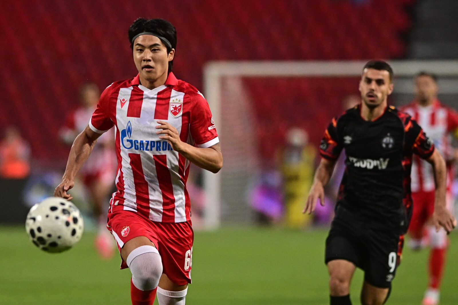 The second leg of the third round of qualifications for the Champions League between FK Red Star and FK Hapoel Beer Sheva was played at the Rajko Mitic stadium. Revans utakmica treceg kola kvalifikacija za Ligu sampiona izmedju FK Crvena zvezda i FK Hapoel Ber Seva odigrana je stadionu Rajko Mitic.