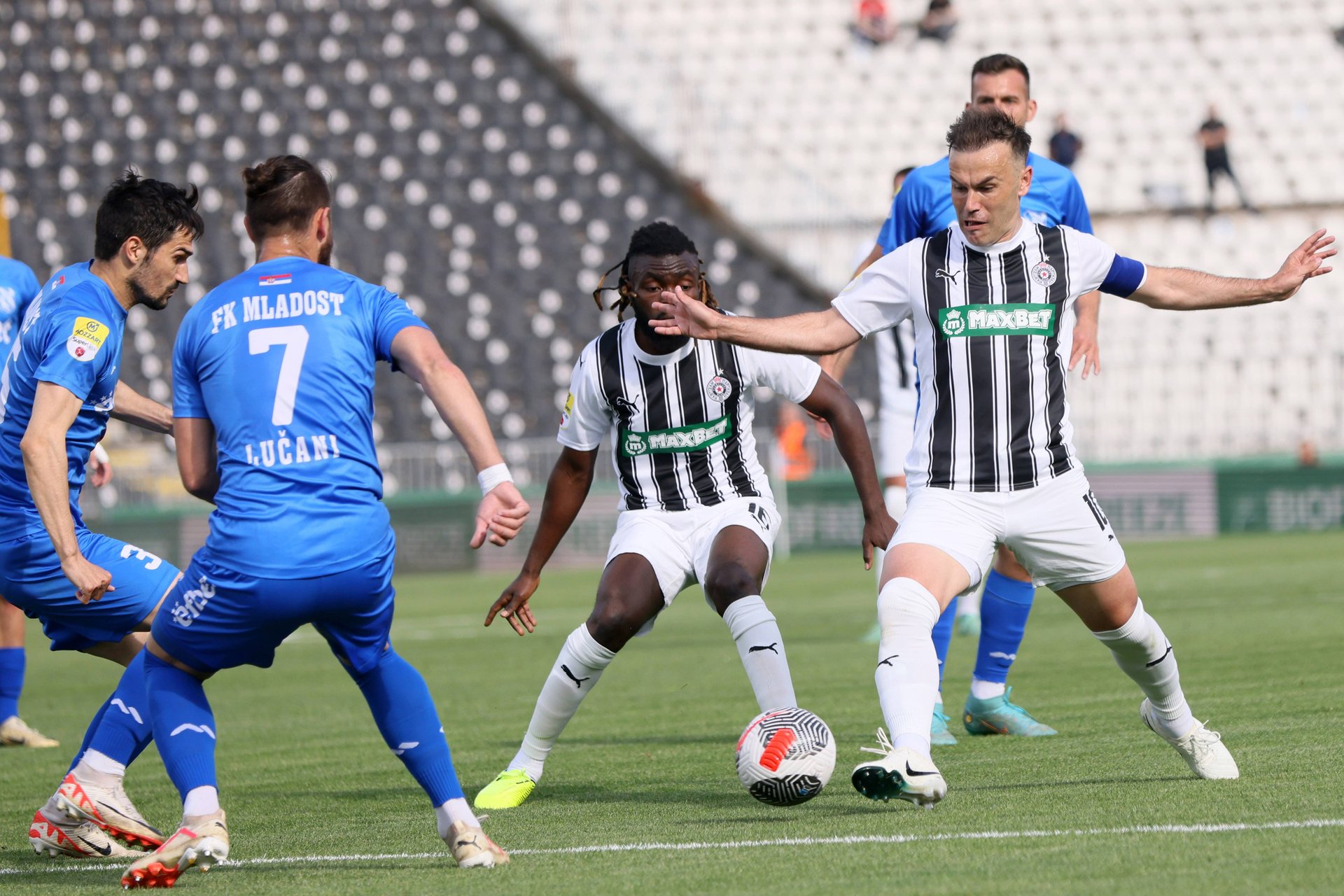Mladost nadigrala Partizan 3:1, Crvena zvezda ubedljiva protiv Čukaričkog: Šesto kolo Superlige donelo iznenađenja – Mladost Partizan Superliga