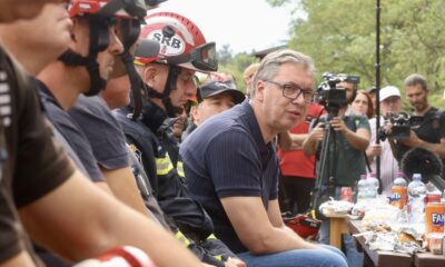 Predsednik Srbije ističe doprinos vatrogasaca i odgovara na kritike opozicije