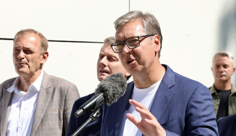 Predsednik Vučić najavio izgradnju bazena i saobraćajnice u Kraljevu – investicije u Kraljevu