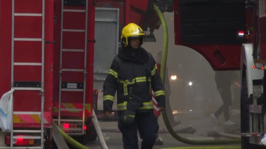 Gust dim iznad Novog Sada: Požar tokom noći uznemirio građane – požar u Novom Sadu