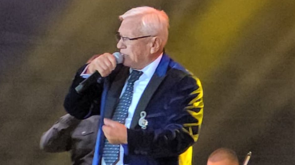 IZNENAĐENJE ZA PUBLIKU KAKVO SE RETKO VIĐA: Milanče Radosavljević pozvao 45 Anđelija na koncert na Tašmajdanu (FOTO) – Anđelije na Tašmajdanu