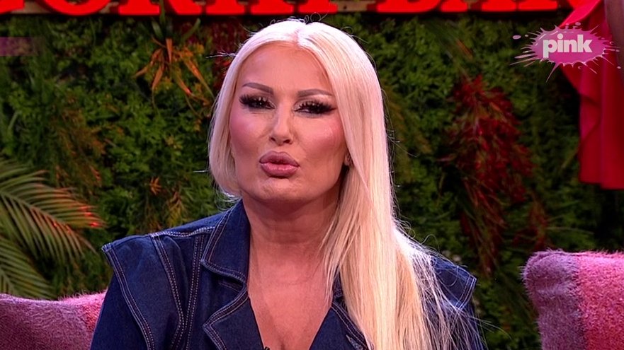 KAKO IZGLEDA ODMOR BEZ GLAMURA: Elma Sinanović pokazala prirodno lice i uživa na moru (FOTO)