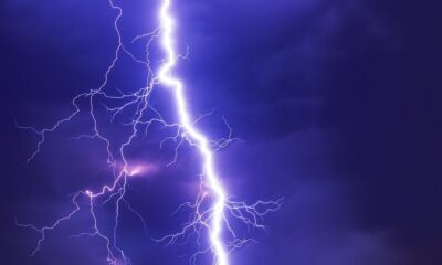 Oluja sa grmljavinom pogodila Poreč, munja udarila u more tokom nevremena – udar munje u more
