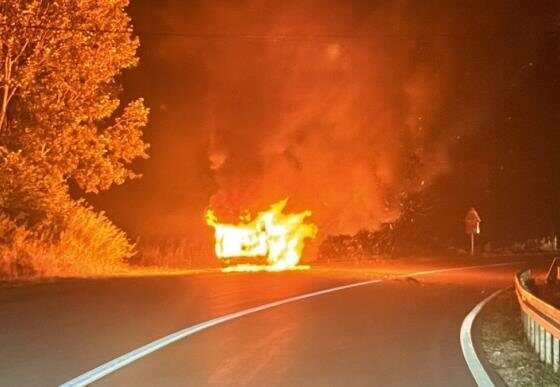 Požar na auto-putu ka Nišu: Vozilo planulo kod Velike Plane, saobraćaj usporen