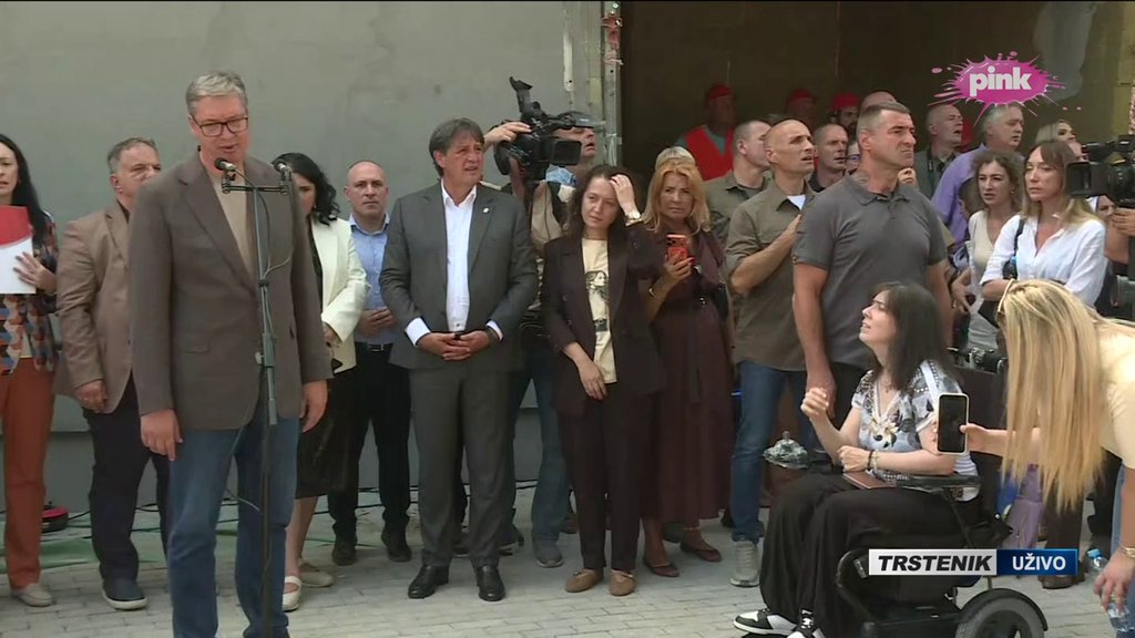 Predsednik Vučić obećao podršku za lečenje devojke iz Trstenika – podrška za lečenje