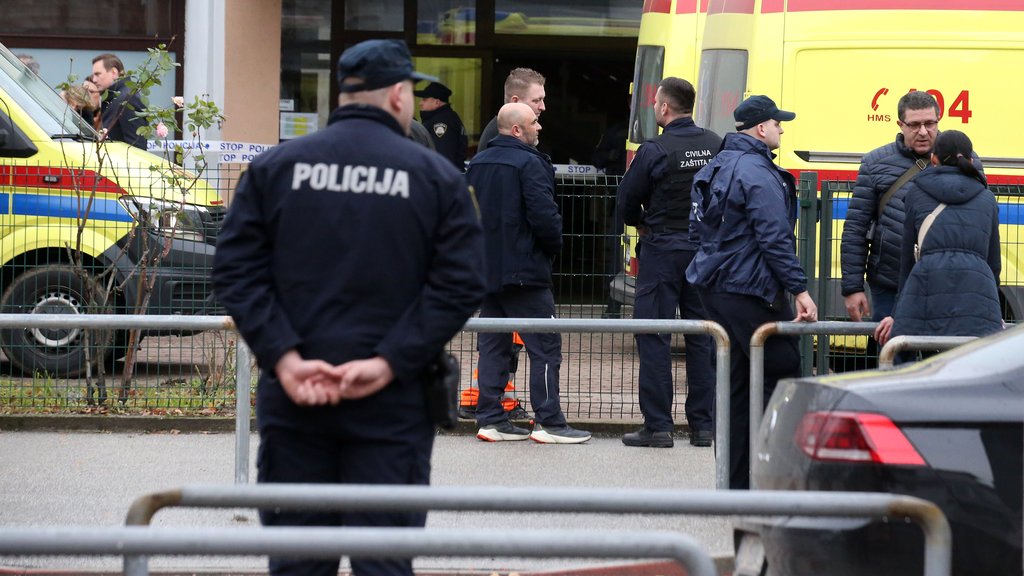 Automobil uleteo u kafić na odmorištu Nadin, povređena jedna osoba