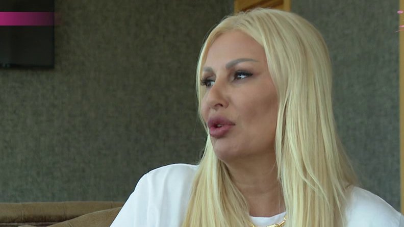 DETINJSTVO ELME SINANOVIĆ BILO JE DRUGAČIJE NEGO ŠTO MISLITE: Pevanje joj je isprva bio samo hobi, a majka bila stroga (FOTO) – pevanje u detinjstvu