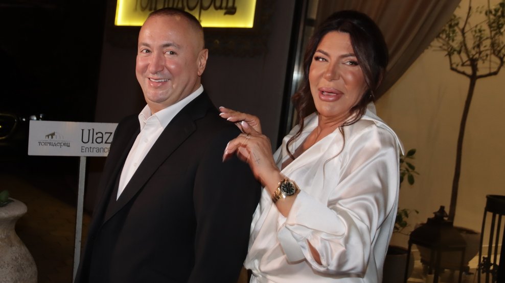 ĐANI NA ODMORU KAKAV SE RETKO VIĐA: Pevač priredio privatni nastup za Slađu, fanovi oduševljeni njegovim humorom (VIDEO)