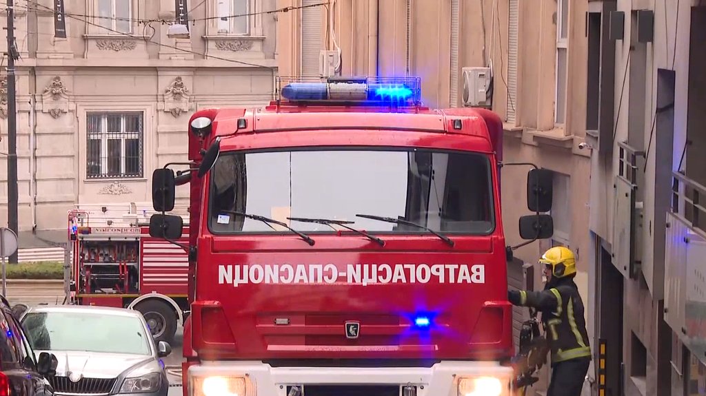 Požar zahvatio zgradu Železnica Srbije u Nemanjinoj: Evakuacija zaposlenih kod Vlade – požar u Nemanjinoj