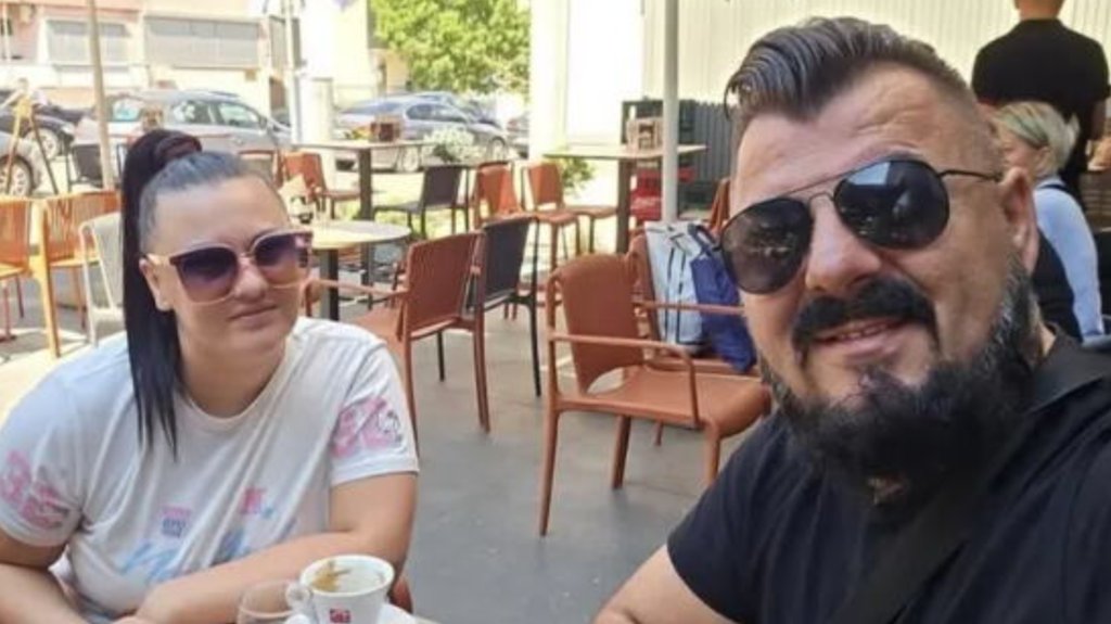 BOL I TUGA U PORODICI PEVAČA SAMIRA KURJAKOVIĆA: Sahranjen u rodnom mestu, oproštaj supruge dirnuo mnoge (FOTO) – sahrana Samira Kurjakovića