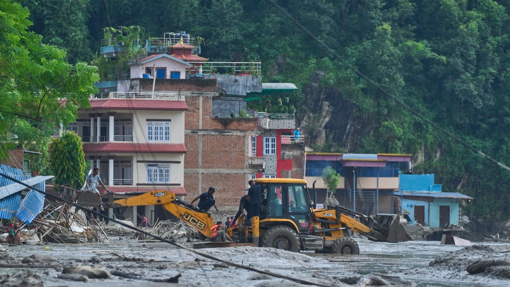 Bujične poplave u Nepalu donele teške posledice i veliki broj nestalih