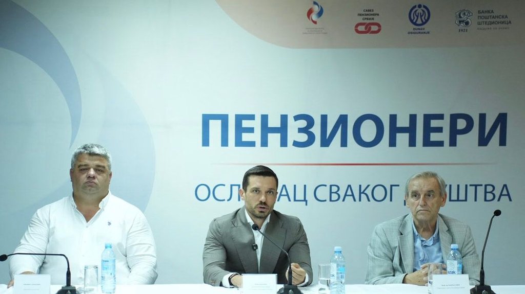 Obilazak Sremskog okruga: Relja Ognjenović o pomoći i većim penzijama penzionerima u Irigu