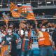 Spektakularan korteo Grobara pred meč Partizana i Hetafea: Baklje, pesma i crno-bele zastave kod stadiona