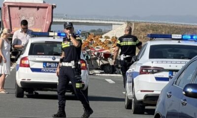 Teška nesreća u Šimanovcima: Smrskani automobili i prevrnut krov na putu