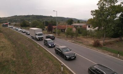 Upozorenje za vozače tokom letnjih gužvi: Kolone i umor povećavaju rizik na putu – vožnja u koloni