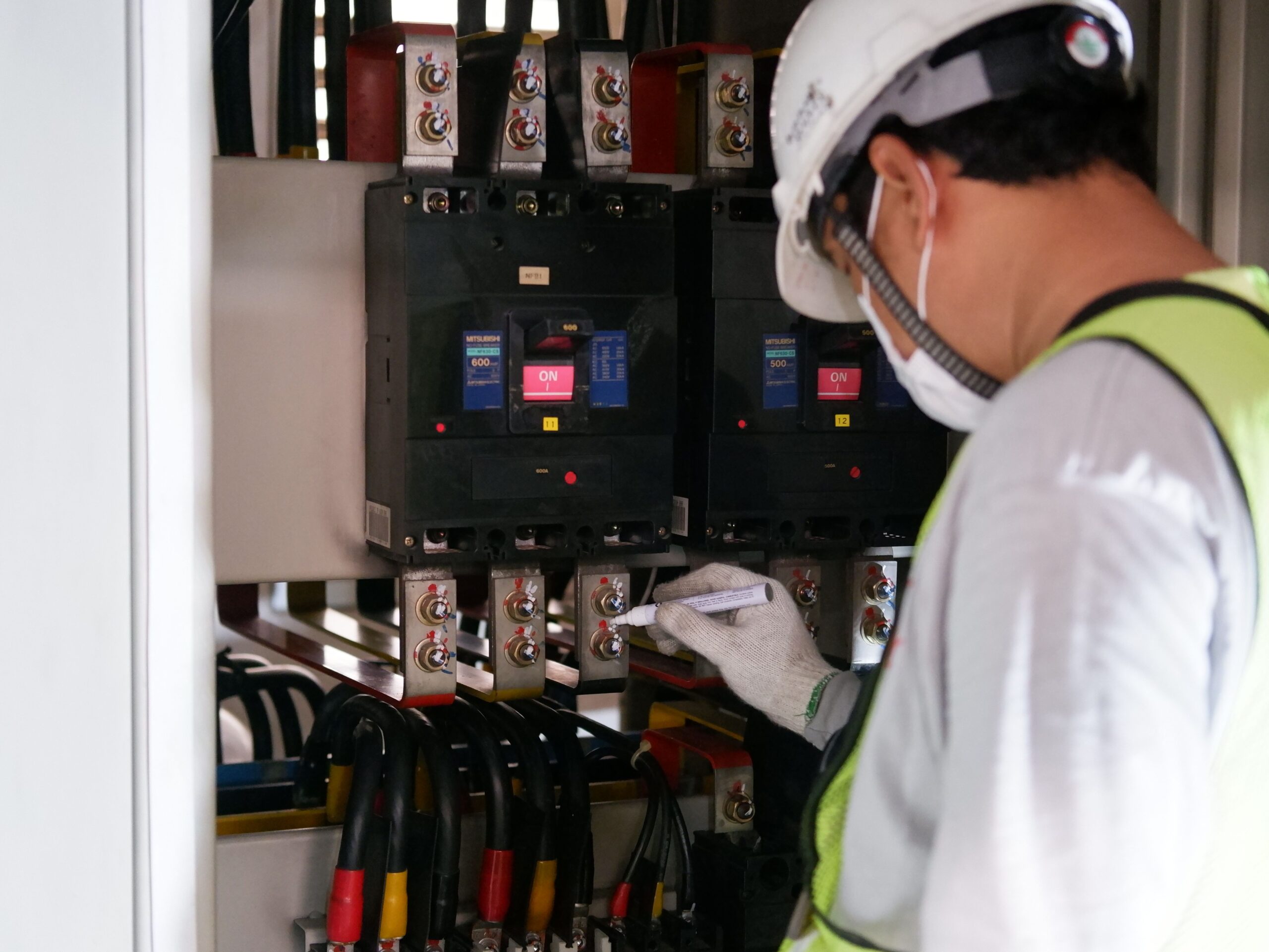 ICE uložio 16,7 miliona dolara u električne rukavice za suzbijanje otpora – električne rukavice ICE