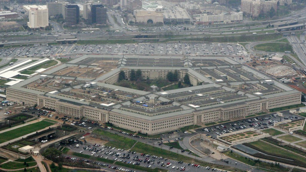 Pentagon prekida saradnju sa kompanijom Anthropic zbog AI ograničenja u odbrani – ograničenja veštačke inteligencije u odbrani