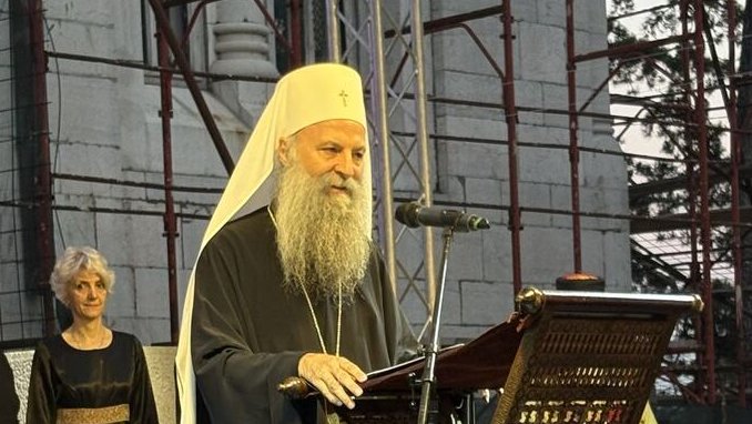 Porfirije predvodio liturgiju u Zuci: Celovita duša vodi ka telesnom zdravlju – liturgija u Zuci